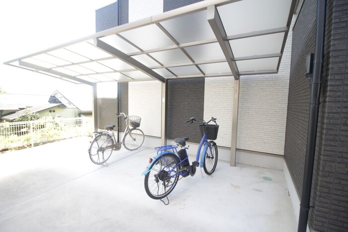 物件外観写真4　(駐輪場)