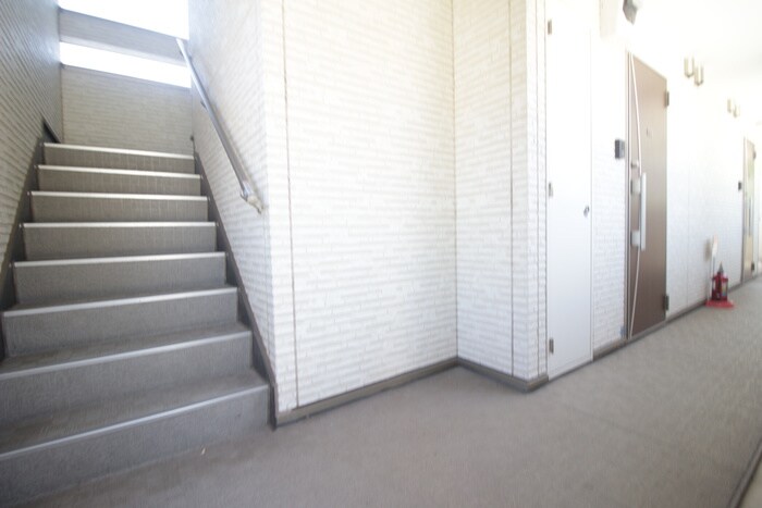 物件外観写真6　(エントランス部分)