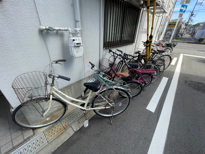 物件外観写真4　(駐輪場)