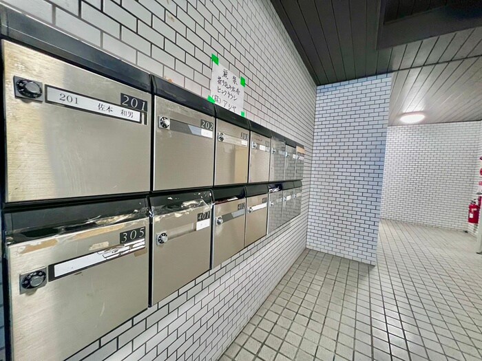 物件外観写真5　(エントランス部分)