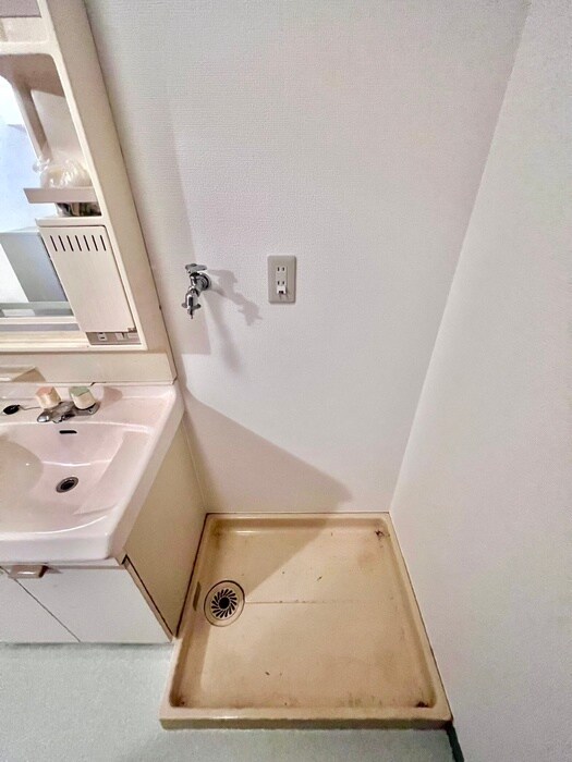 物件内観写真12　(洗濯機置場)