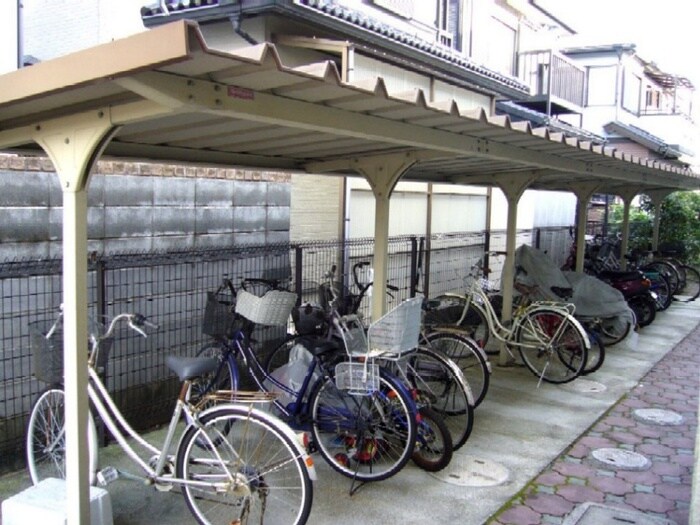 物件外観写真3　(駐輪場)