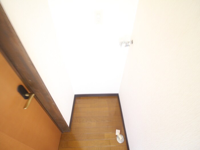 物件内観写真16　(洗濯機置場)