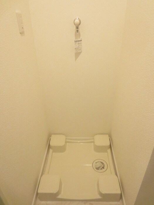 物件内観写真12　(洗濯機置場)