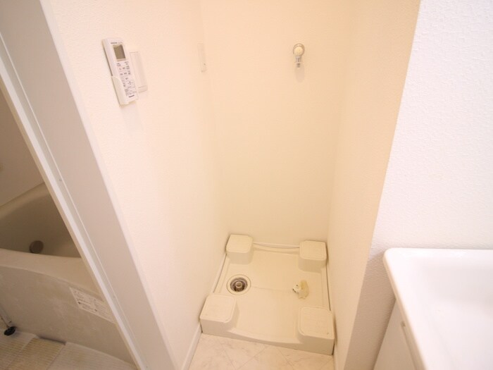 物件内観写真14　(洗濯機置場)