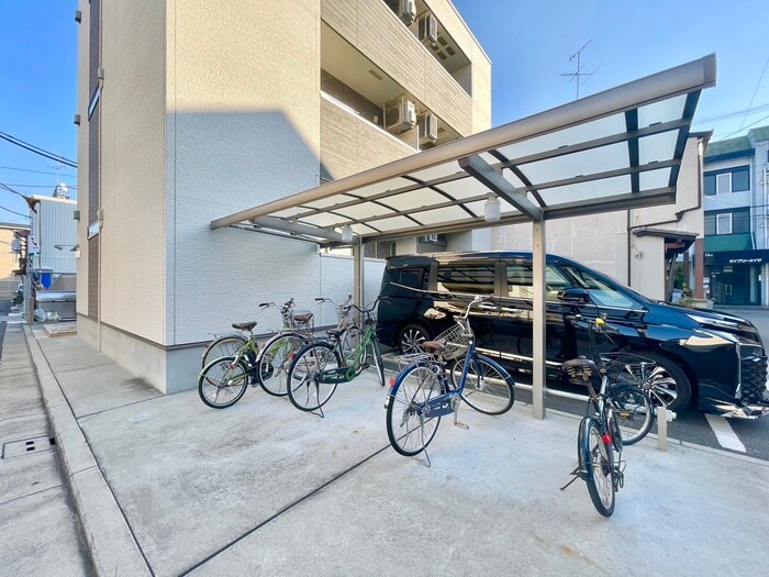 物件外観写真2　(駐輪場)