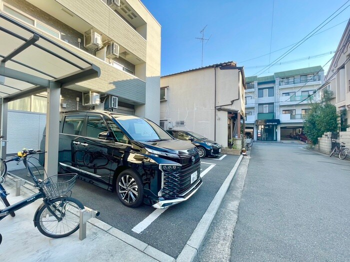 物件外観写真3　(駐車場)