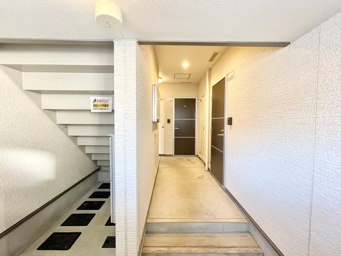 物件外観写真5　(エントランス部分)