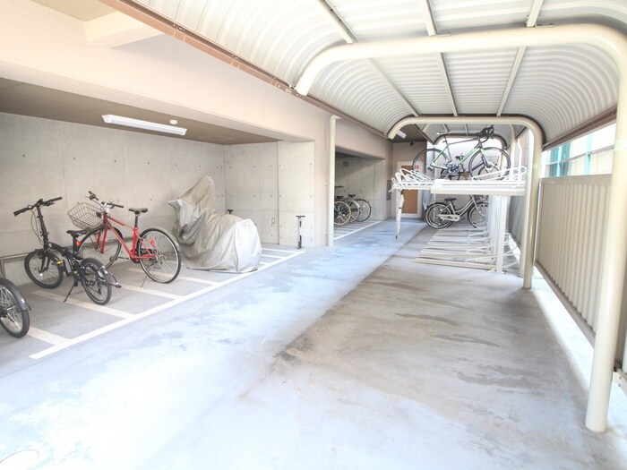 物件外観写真4　(駐輪場)