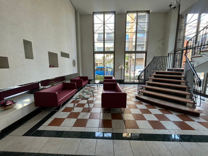 物件外観写真2　(エントランス部分)