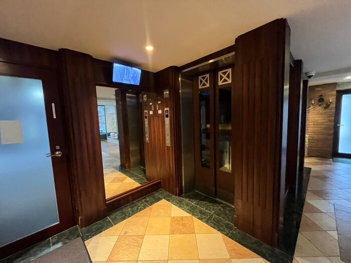 物件外観写真5　(エントランス部分)