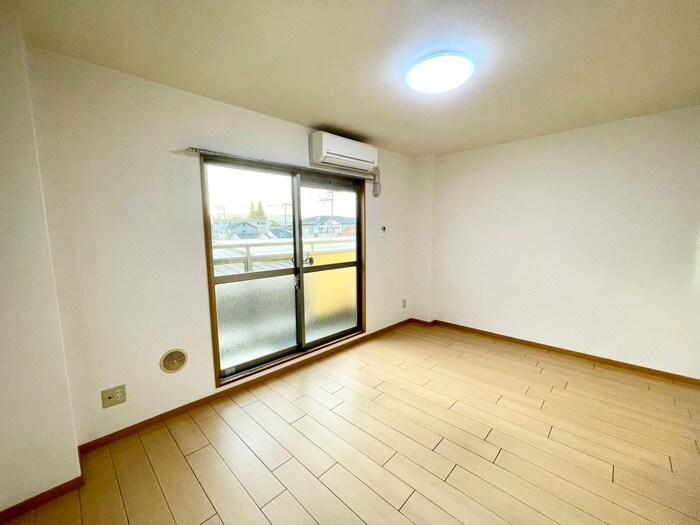 物件内観写真4　(居室)