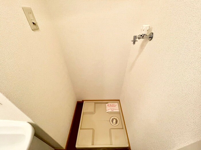 物件内観写真15　(洗濯機置場)