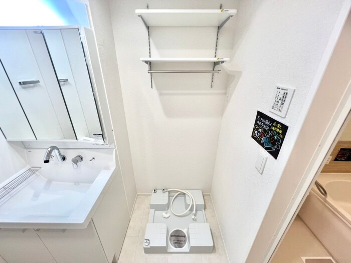 物件内観写真13　(洗濯機置場)