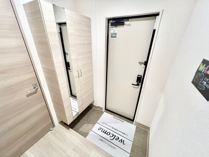 物件内観写真16　(玄関)