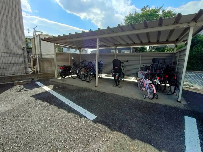 物件外観写真2　(駐輪場)