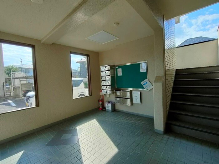 物件外観写真4　(エントランス部分)