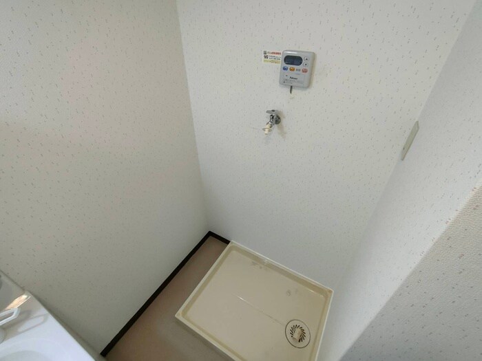 物件内観写真10　(洗濯機置場)