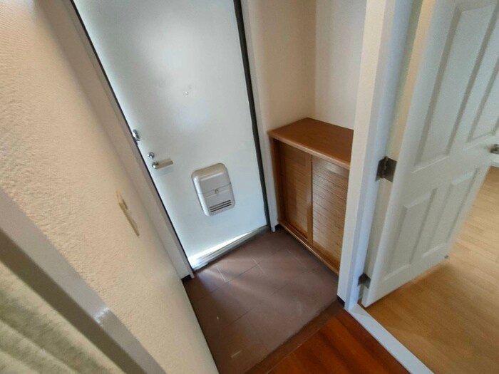 物件内観写真13　(玄関)