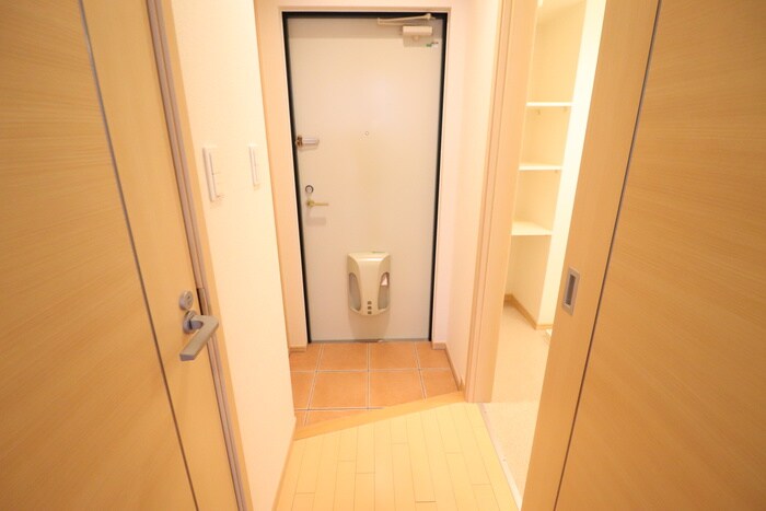 物件内観写真14　(玄関)