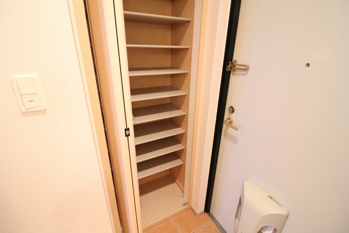 物件内観写真15　(靴箱)