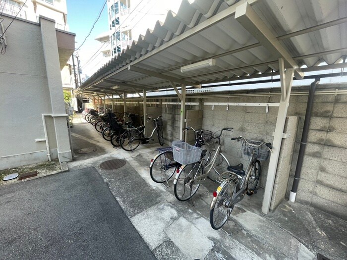 物件外観写真2　(駐輪場)