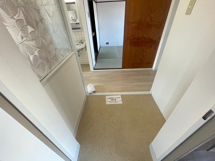 物件内観写真7　(玄関)