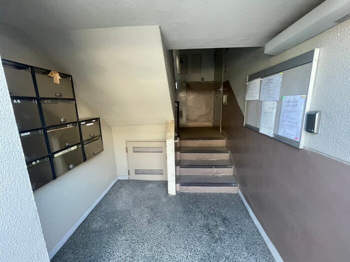 物件外観写真5　(エントランス部分)