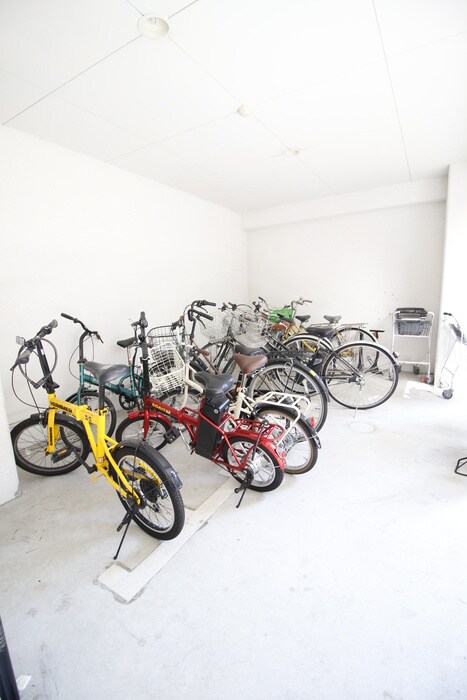 物件外観写真5　(駐輪場)