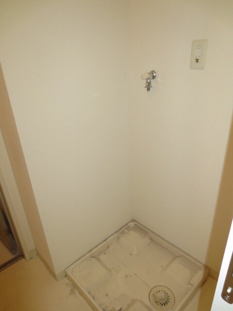 物件内観写真11　(洗濯機置場)