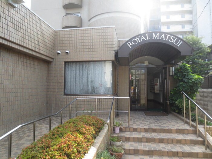 物件外観写真2　(エントランス部分)