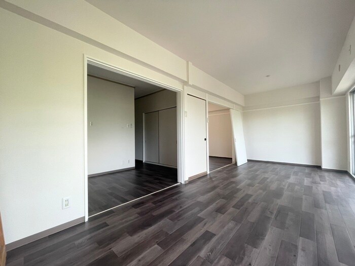 物件内観写真2　(居室)