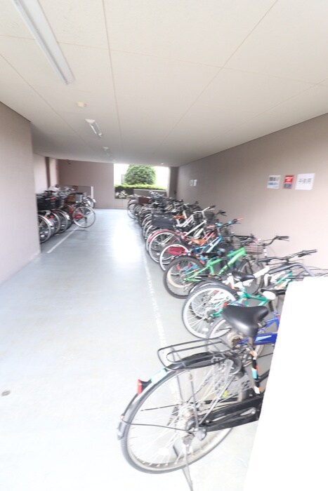 物件外観写真5　(駐輪場)