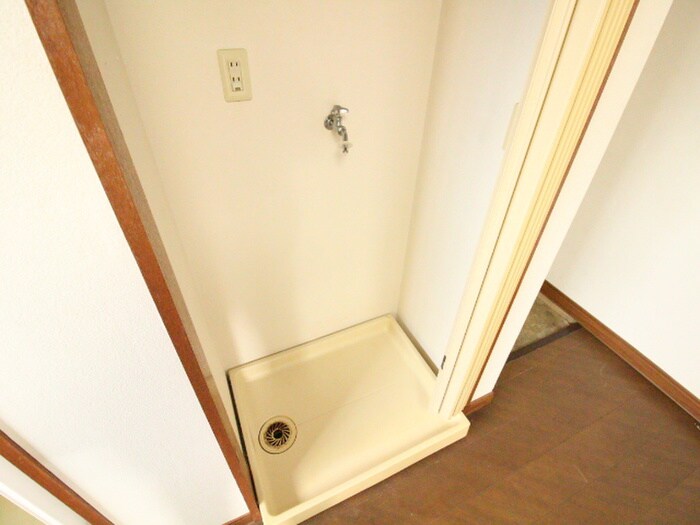 物件内観写真14　(洗濯機置場)