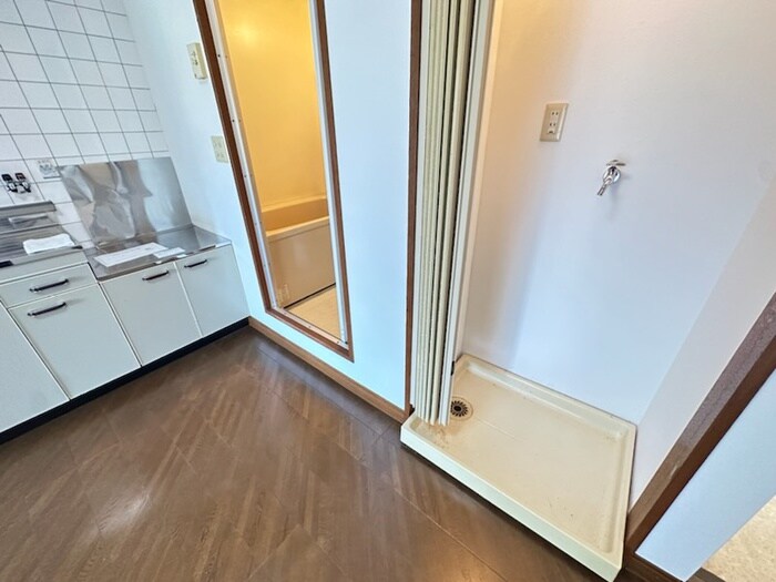 物件内観写真16　(洗濯機置場)