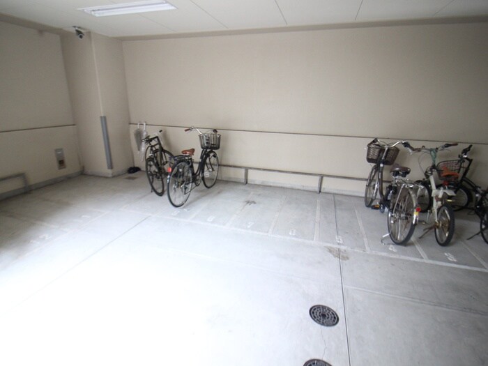 物件外観写真5　(駐輪場)