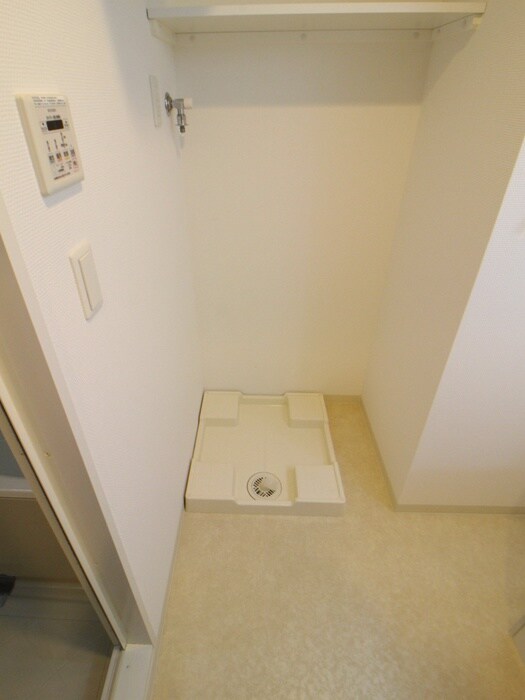 物件内観写真16　(洗濯機置場)