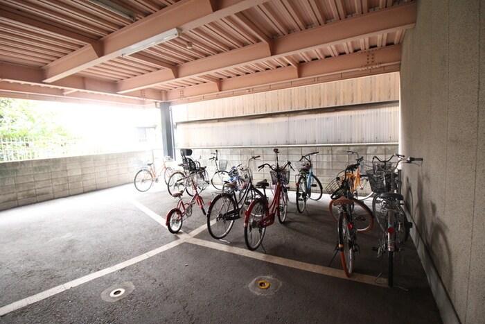 物件外観写真5　(駐輪場)