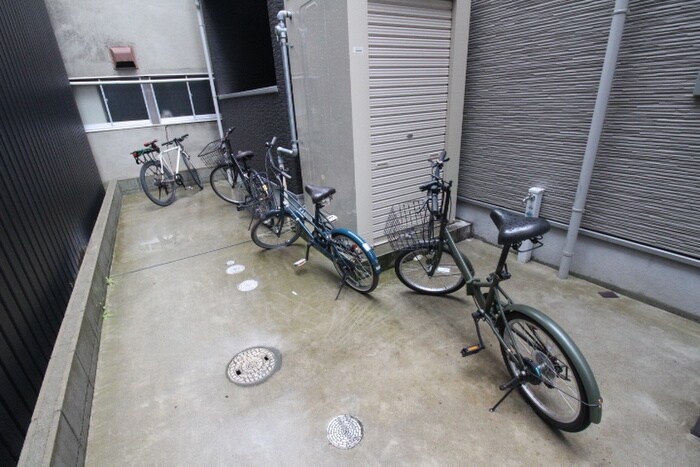 物件外観写真4　(駐輪場)