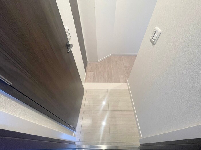 物件内観写真11　(玄関)