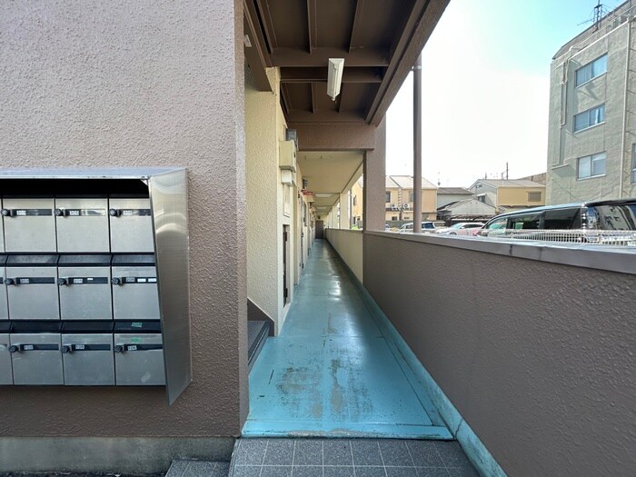 物件外観写真3　(エントランス部分)