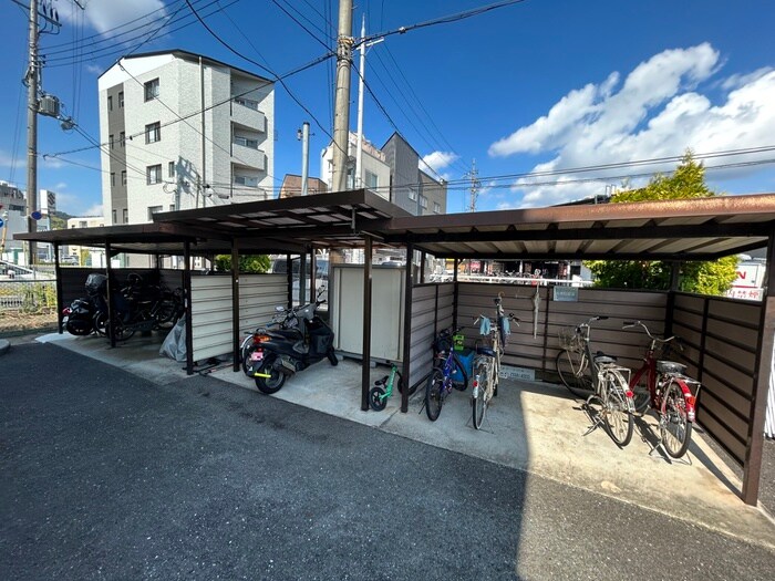 物件外観写真4　(駐輪場)