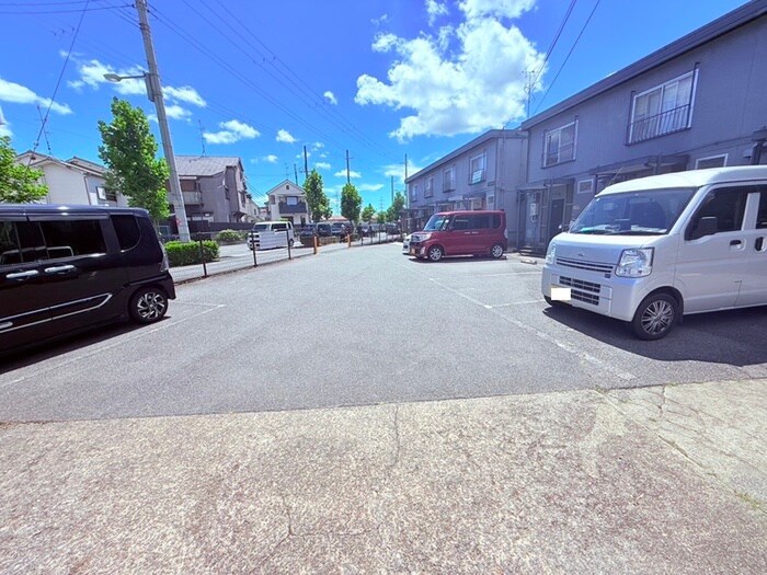 物件外観写真5　(駐車場)