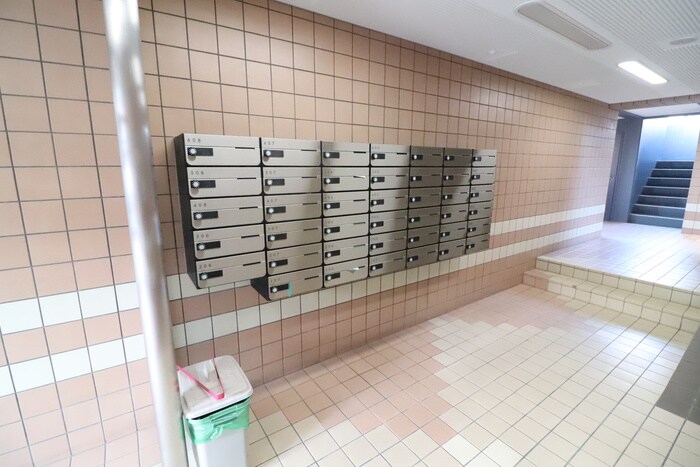 物件外観写真5　(エントランス部分)