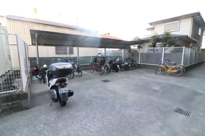 物件外観写真6　(駐輪場)