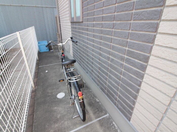 物件外観写真3　(駐輪場)