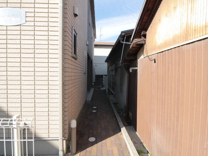 物件外観写真5　(エントランス部分)