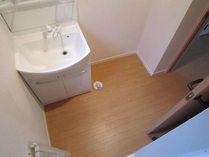 物件内観写真12　(洗濯機置場)