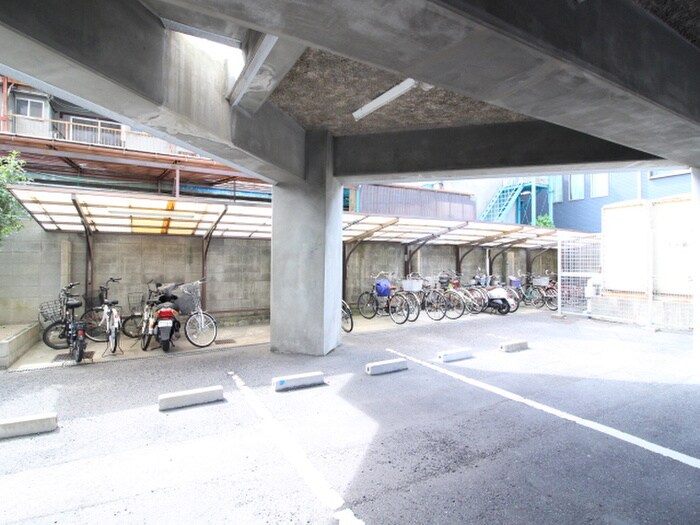 物件外観写真5　(駐輪場)