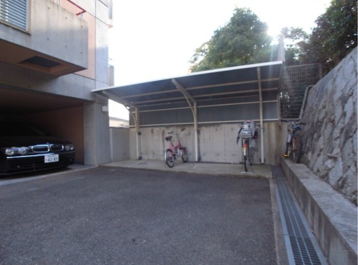 物件外観写真4　(駐車場)